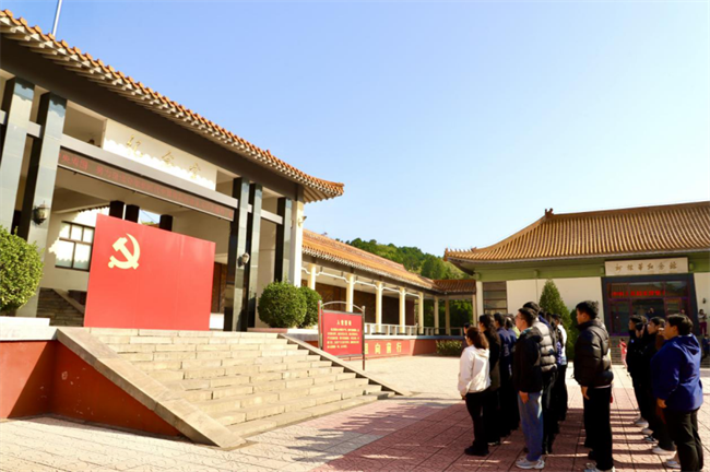 感悟伟大精神  传承奋进力量——beat365官网一行赴白求恩柯棣华纪念馆开展主题党日活动