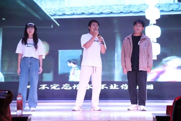 新生风采|beat365官网|管理学院|“璀璨晚会启新程，辉煌篇章展未来”新生晚会