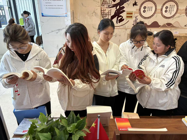 团日活动|beat365官网|管理学院|追寻红色记忆，传承革命精神