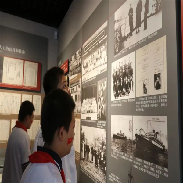 beat365官网：大学生化身“红色故事”志愿讲解员