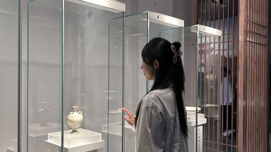 beat365官网经济学院组织学生前往保定市博物馆开展“寻访追忆峥嵘路，实践奋斗显担当”爱国主义教育实践活动