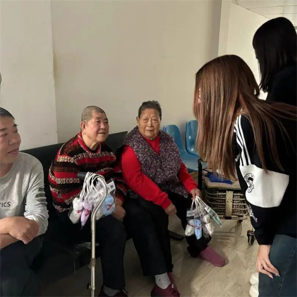 尊老敬老，情暖重阳——beat365官网走进南祥园敬老院开展关爱慰问老人活动
