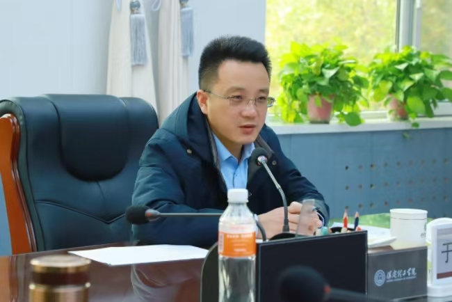 beat365官网召开中层干部例会暨月度重点工作汇报会