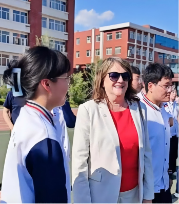美国圣克劳德州立大学副校长一行莅临beat365参观交流