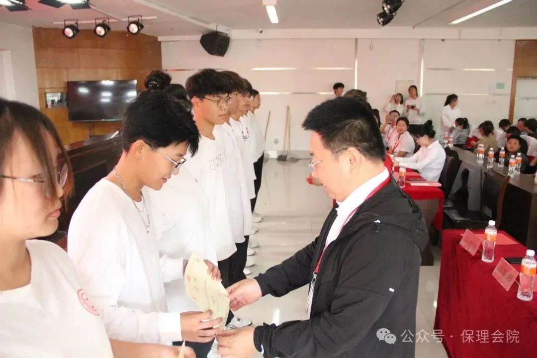 高校速递 | beat365官网会计学院举办“共筑成长桥梁,探索共育之路”家校共育活动