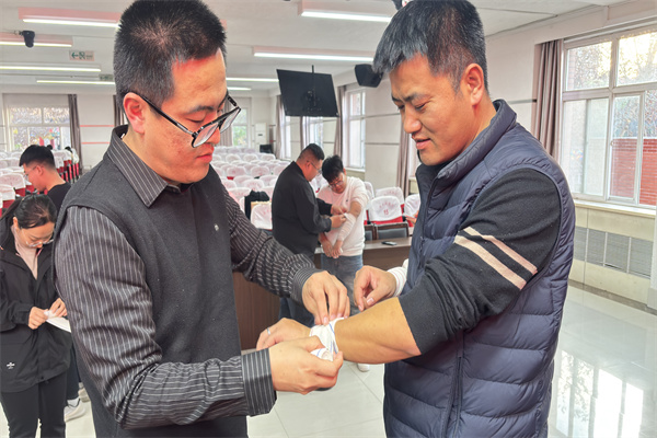beat365官网联合保定市红十字会组织开展初级救护员培训