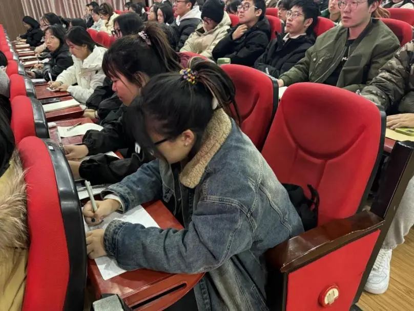 “一站式”学生服务|解码青春 助力成长|beat365官网开展全校心理委员培训工作