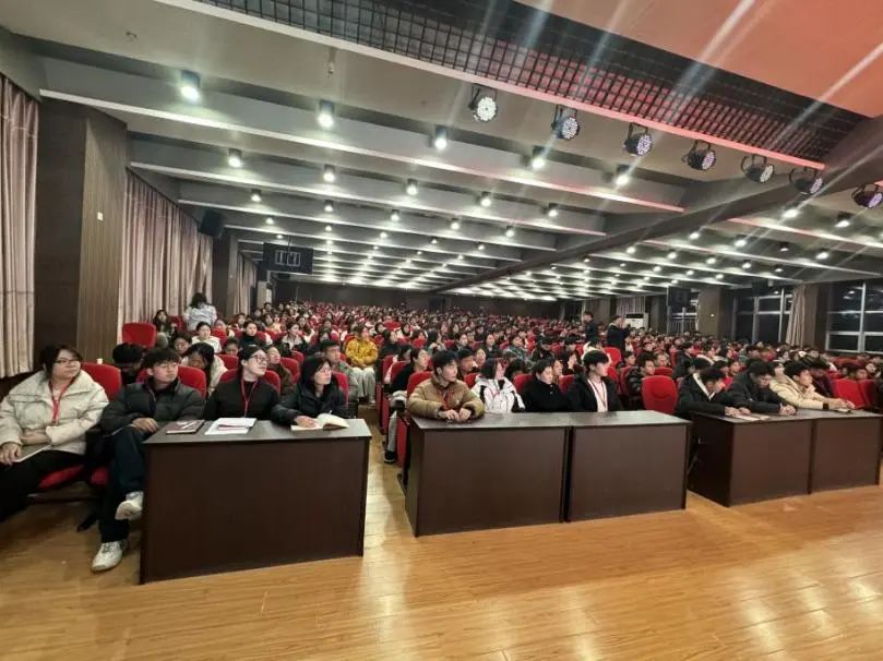 “一站式”学生服务|解码青春 助力成长|beat365官网开展全校心理委员培训工作