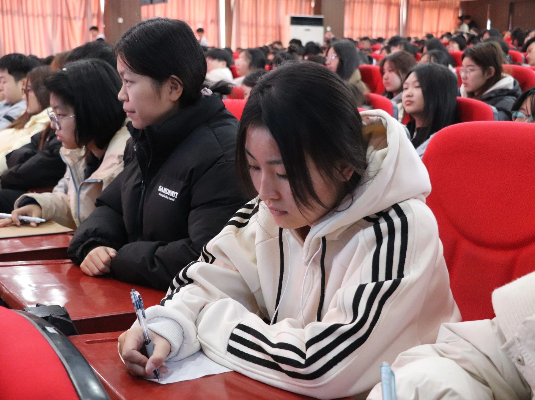 文明用网新征程,法制教育引航标——beat365官网举办“文明用网,法制教育”主题讲座