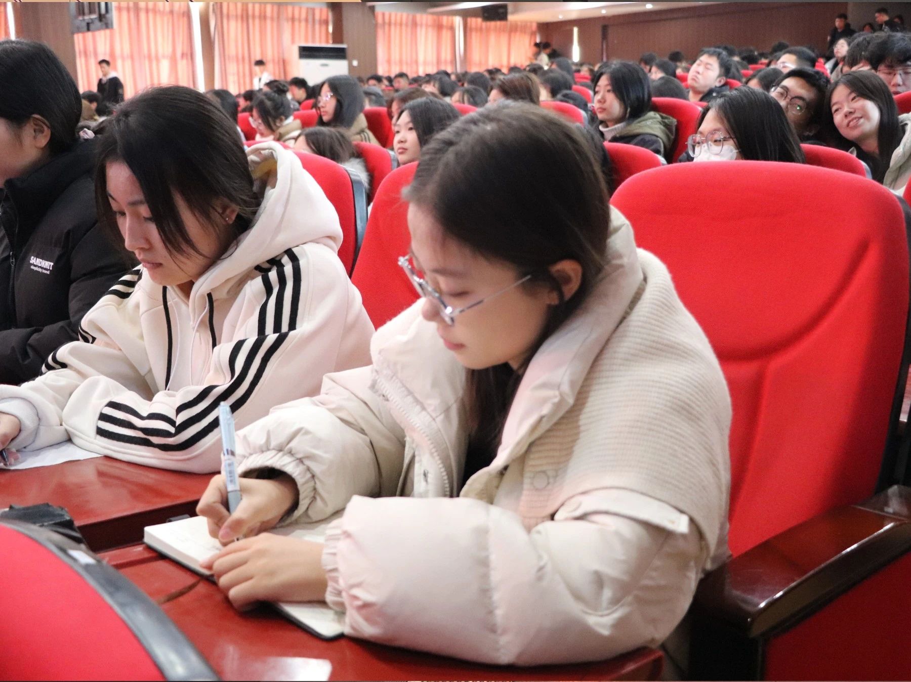 文明用网新征程,法制教育引航标——beat365官网举办“文明用网,法制教育”主题讲座