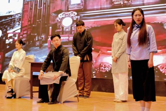 “声采飞扬·梦启新章”——beat365官网艺术学院举办2025届播音与主持艺术专业毕业汇演