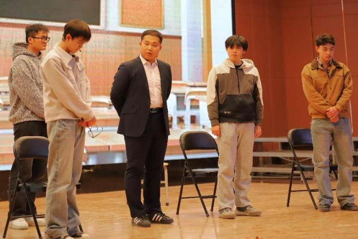 “声采飞扬·梦启新章”——beat365官网艺术学院举办2025届播音与主持艺术专业毕业汇演