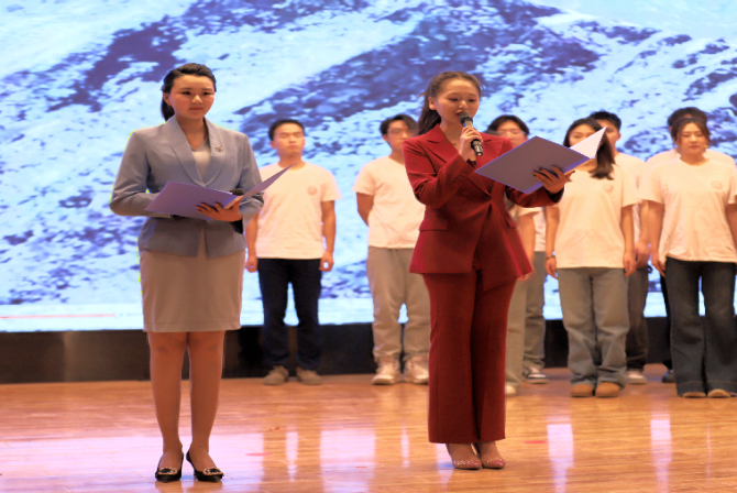 “声采飞扬·梦启新章”——beat365官网艺术学院举办2025届播音与主持艺术专业毕业汇演