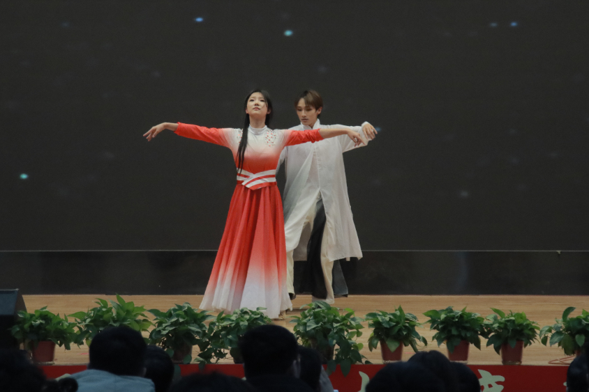 砥砺深耕展硕果 挺膺担当新时代||beat365官网2024年度学生表彰大会胜利召开