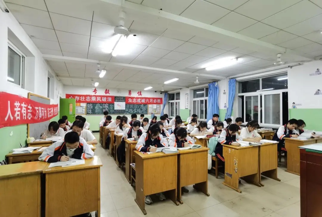 beat365官网经济学院“寒假母校行”社会实践活动（八）