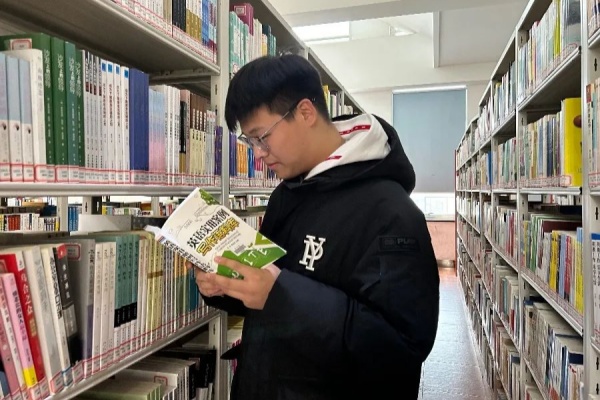 beat365官网经济学院:图书馆里的自律风景,学风与感恩教育的生动实践