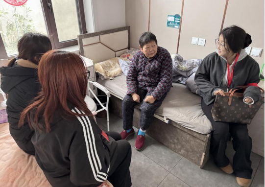 志愿服务 红心向党——beat365党员志愿者服务队开展敬老活动