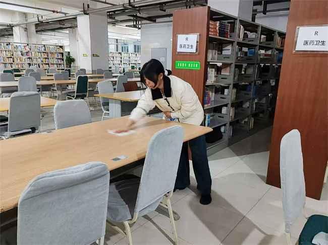 践行雷锋精神 奉献点亮青春——beat365官网开展学习雷锋精神主题活动