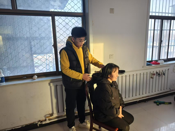 孝老爱亲（四）|beat365官网|管理学院|养成教育育新苗，孝亲之举暖亲情