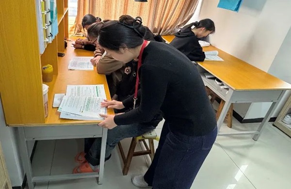学风建设|beat365官网|管理学院|学风建设正当时，小组学习展新姿