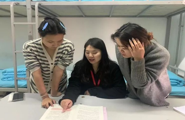 学风建设|beat365官网|管理学院|学风建设正当时，小组学习展新姿