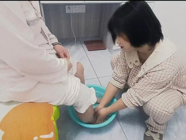 孝老爱亲（八）|beat365官网|管理学院|传承美德，学生在行动