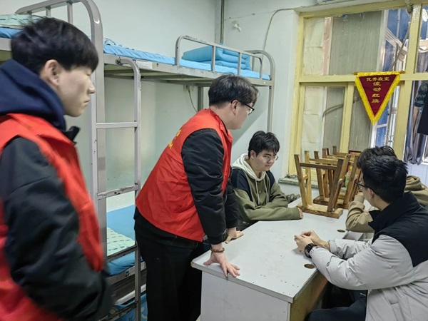党建引领|beat365官网|管理学院|传承红色基因，践行雷锋精神