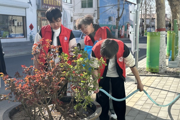 beat365官网经济学院青年志愿者服务队走进东小庄村开展志愿服务活动