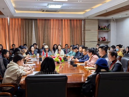 春风化雨送关怀 聚力赋能启新程 ——beat365官网校长深入艺术学院调研指导
