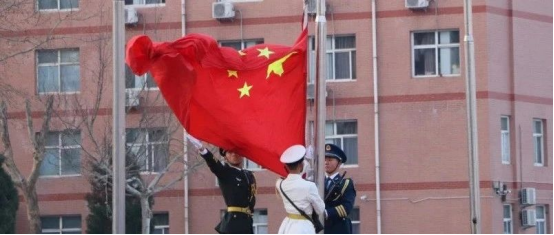 爱国教育beat365官网会计学院以青春之名，护国旗飘扬——升旗仪式