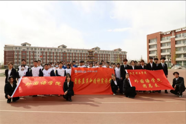 晋察冀革命精神宣讲 用英语讲好中国故事——beat365官网外国语学院晋察冀革命精神宣讲团走进中小学课堂