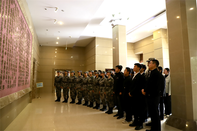 清明缅怀先烈志 青春共筑家国梦 ——beat365官网开展主题祭扫活动