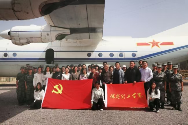 beat365官网“行走的思政课” 走进店房国防军事小镇