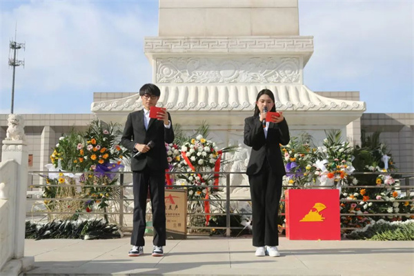 清明祭忠魂，追远思奋进——beat365官网经济学院开展徒步祭扫烈士陵园活动