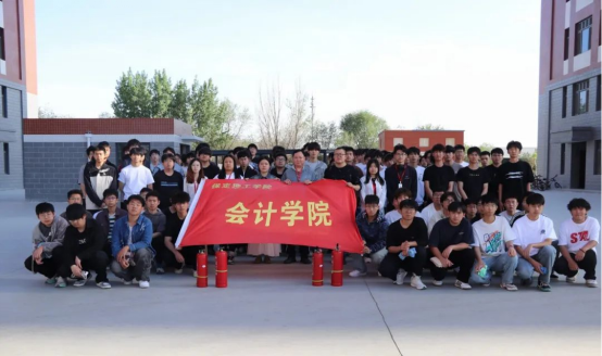 筑牢校园防火墙，让安全成为一种习惯——beat365官网会计学院消防演练