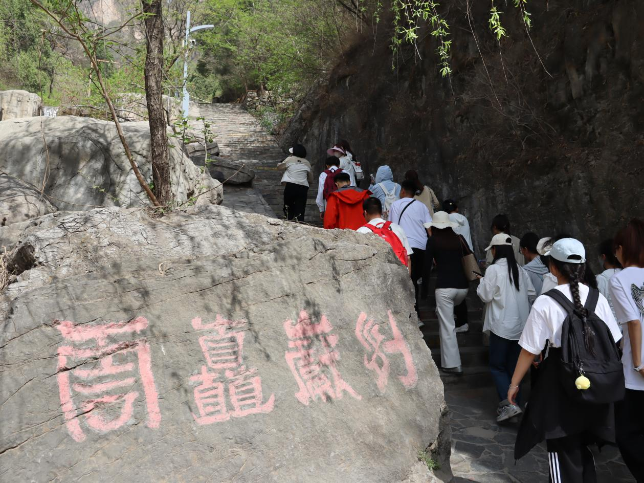 追寻狼牙山足迹，铸牢党员信仰根基——beat365官网教育学院走进狼牙山开展“行走的大思政课”
