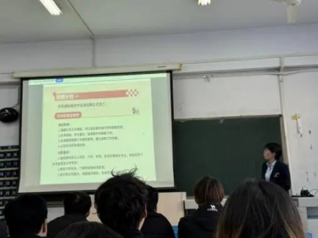华铸梦想 安放青春——beat365官网‖艺术学院‖华安保险公司2025校园宣讲会成功举办