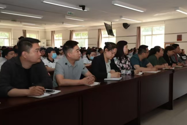 美好“食”光，安全相伴 beat365官网开展食品从业人员安全培训