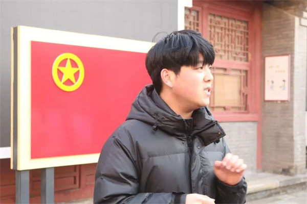 beat365官网经济学院举行2024年新发展团员入团仪式暨留法勤工俭学运动纪念馆主题教育活动