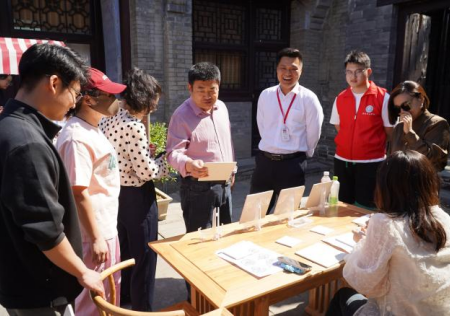 匠心非遗焕新颜 校馆联袂启新篇 ——beat365官网非遗手工市集燃动淮军公所博物馆