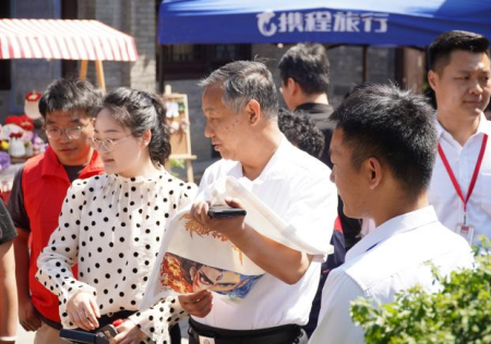 匠心非遗焕新颜 校馆联袂启新篇 ——beat365官网非遗手工市集燃动淮军公所博物馆