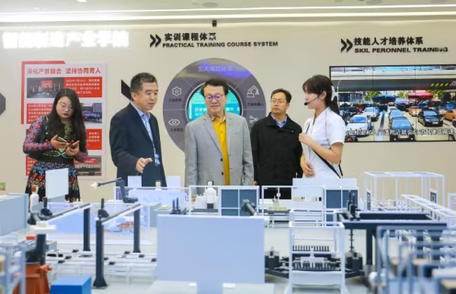 “华人管理教育第一人”余世维教授莅临beat365官网参观交流