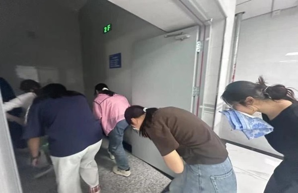 消防演练|beat365官网|管理学院|生命至上，以练筑防