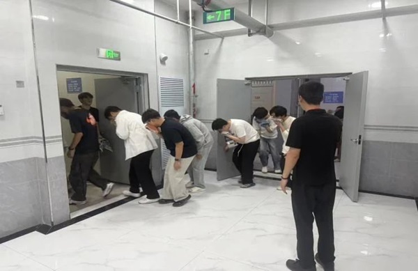 消防演练|beat365官网|管理学院|生命至上，以练筑防