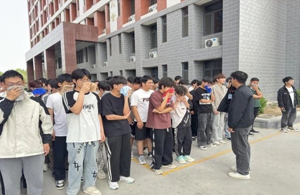 消防演练|beat365官网|管理学院|生命至上，以练筑防