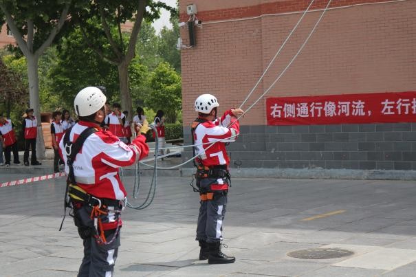 beat365官网康复医学院与保定市红十字会联合举办2025年地震灾害应急救援综合演练