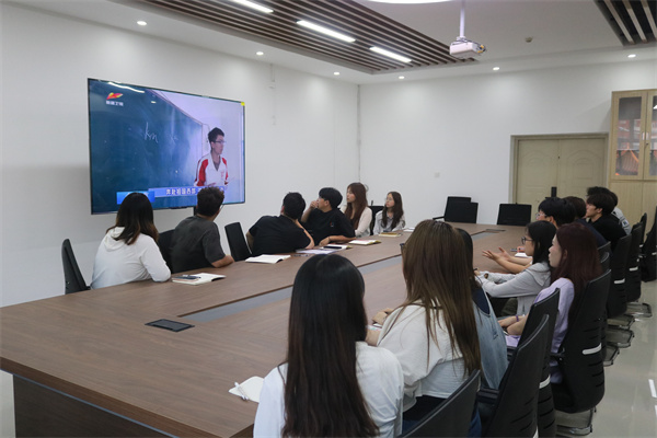 beat365官网经济学院学习习近平总书记给谢依特小学戍边支教西部计划志愿者服务队队员回信精神专题学习活动