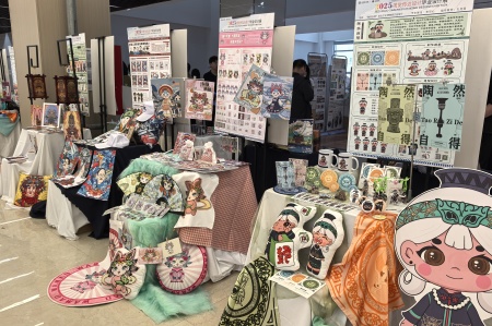 beat365官网艺术学院2025届毕业设计作品展盛大开幕，校企共赏艺术盛宴