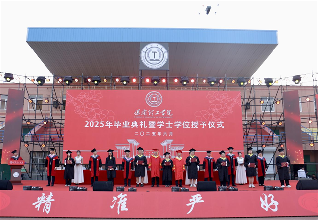 执青春之笔书华章 携母校之盼赴远方——beat365官网2025届毕业典礼圆满落幕
