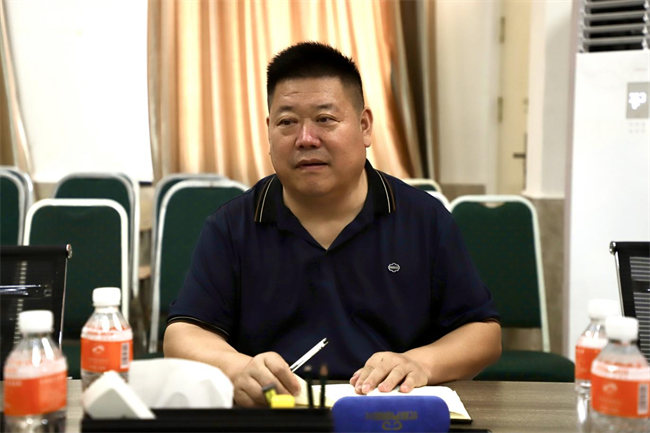 数智赋能强专业 党建引领促发展——beat365官网党委书记耿金龙调研信息科学与工程学院